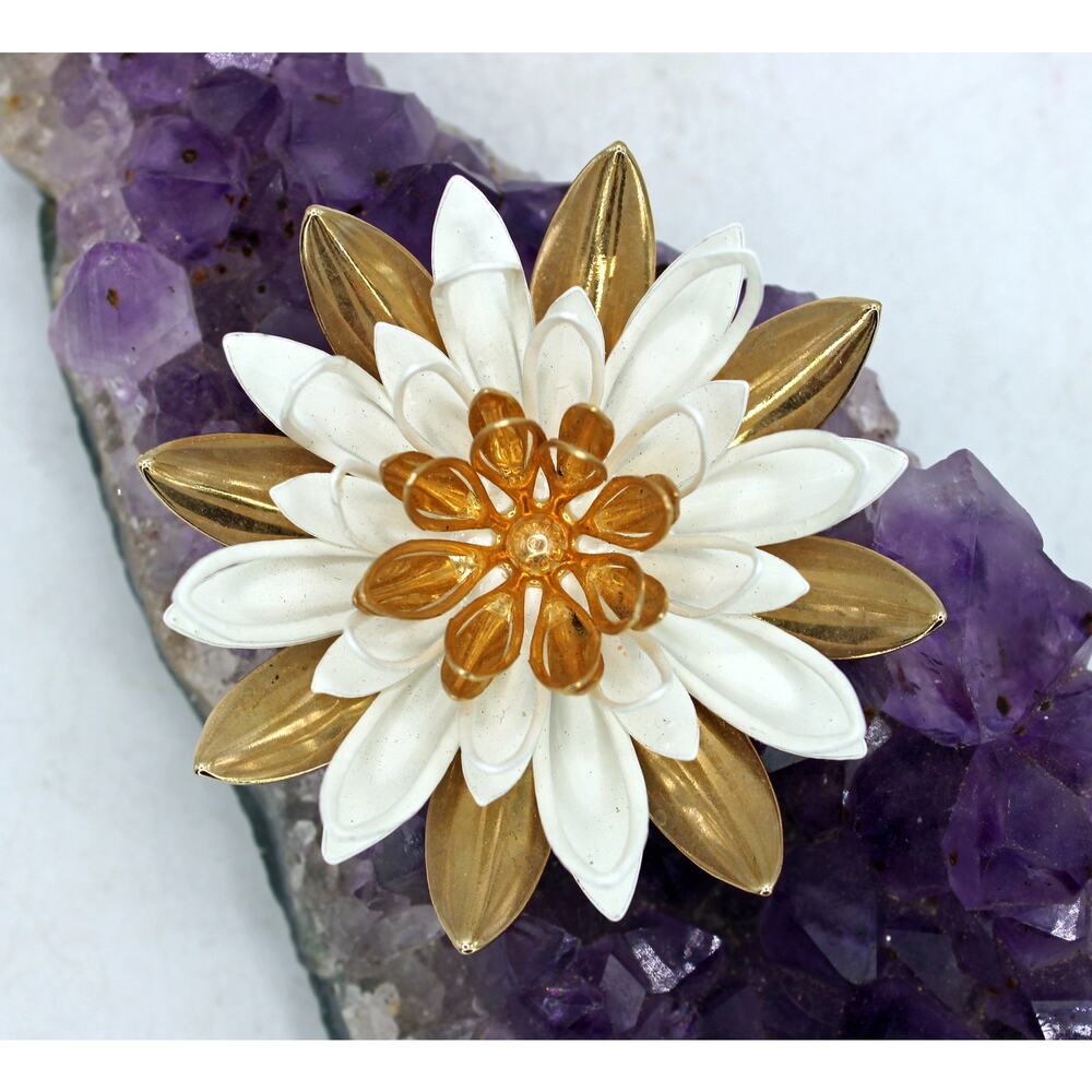 Vintage Sarah Coventry Water Lily Floral Brooch